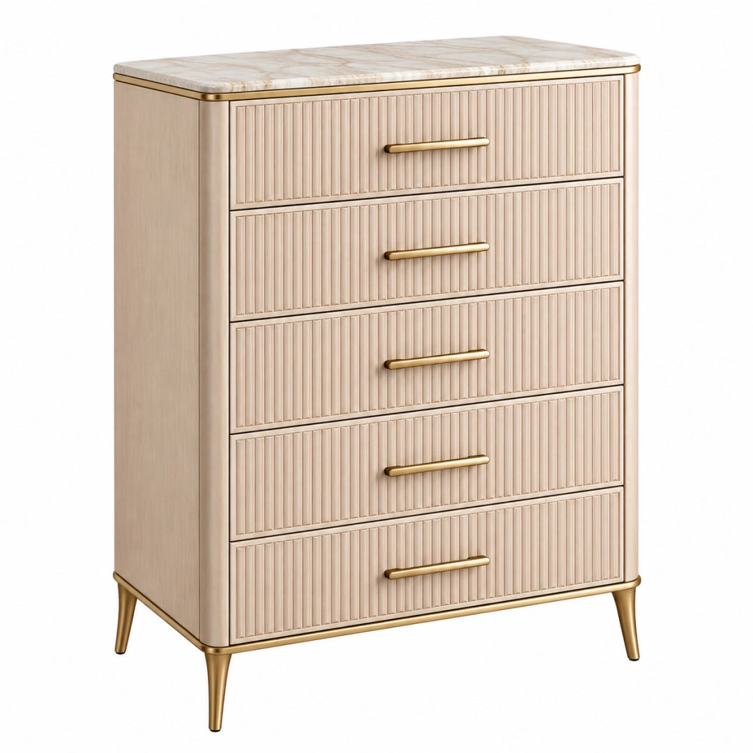 Beiger Schubladenschrank aus Holzwerkstoff mit goldfarbenen Griffen und geriffeltem Design, Maße 80x40x110 cm.