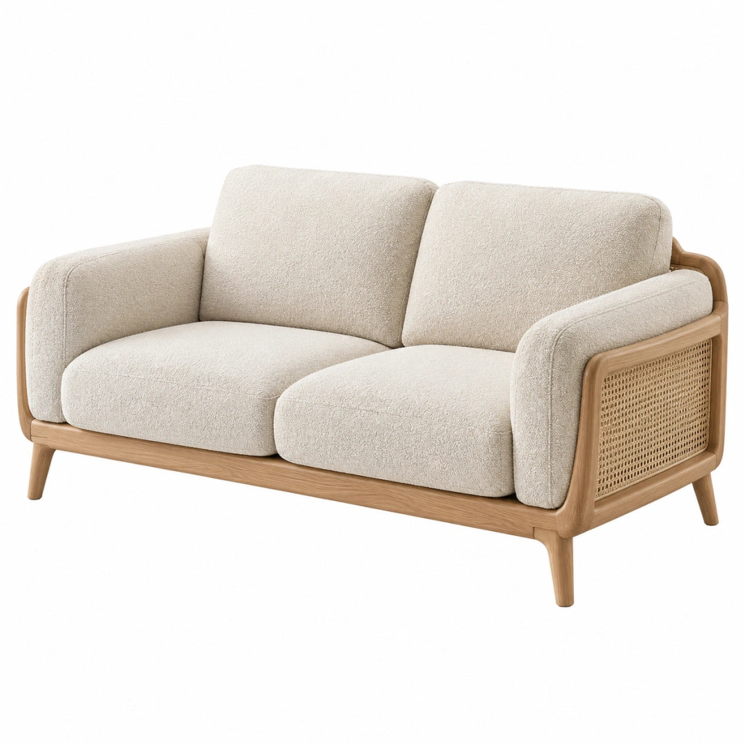 Zweisitzer-Sofa von VALMERIN in Creme mit Strukturstoff, Holzrahmen und Rattangeflecht im skandinavischen Stil